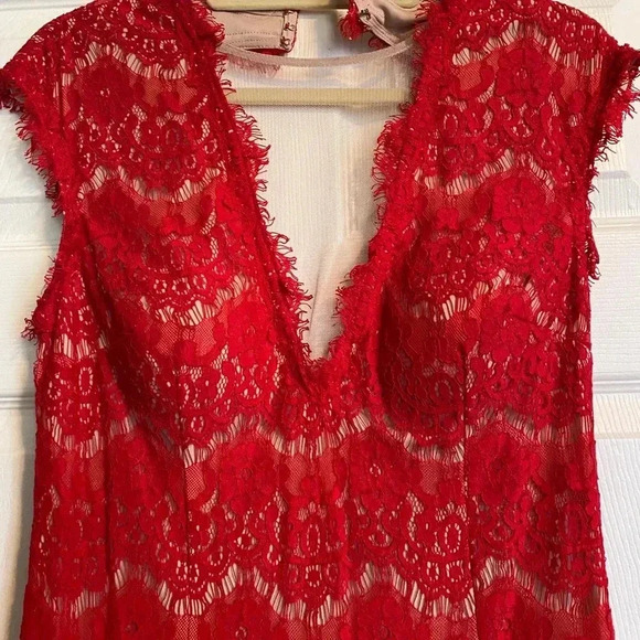 ❤️ Betsy & Adam Red Lace Gown - Picture 3 of 6